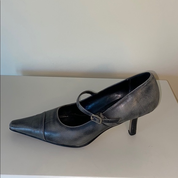 Shoes - Picture 3 of 7